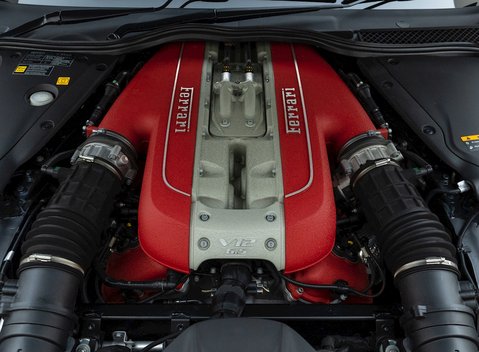 Ferrari 812 Superfast 33