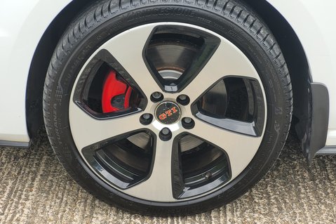 Volkswagen Golf GTI 22