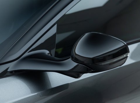 Aston Martin DB12 V8 27