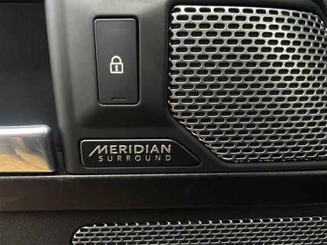 Land Rover Defender V8 64