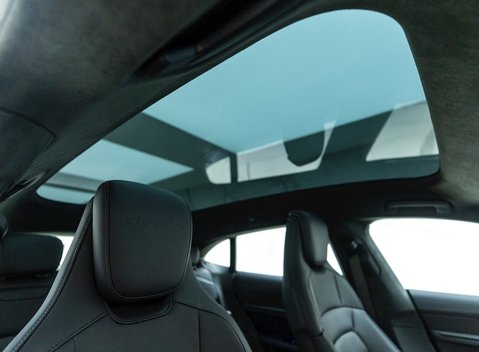 Porsche Taycan Turbo S Cross Turismo 12