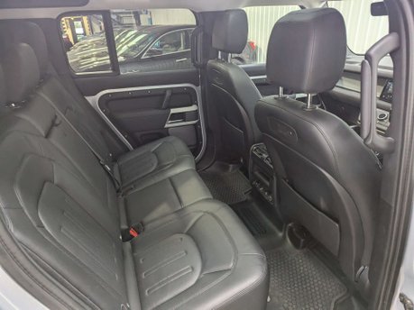 Land Rover Defender 3.0 Defender SE D MHEV Auto 4WD 5dr 59