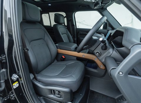 Land Rover Defender 110 D300 X 10