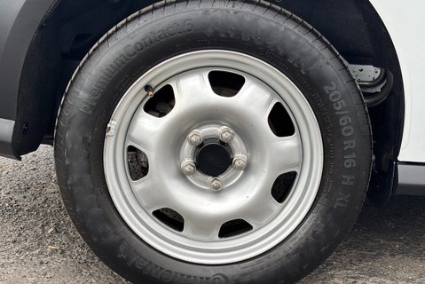 Ford Transit Connect 220 Leader DCIV Selectshift Auto - Sat Nav / 5 Seats / Rear Camera 33