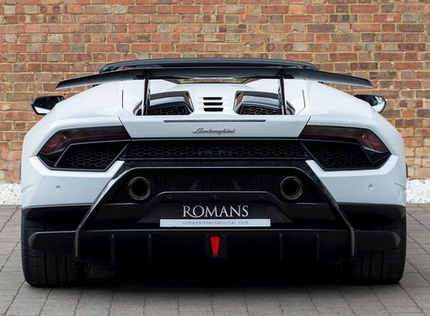 Lamborghini Huracan Spyder LP640-4 Performante 5