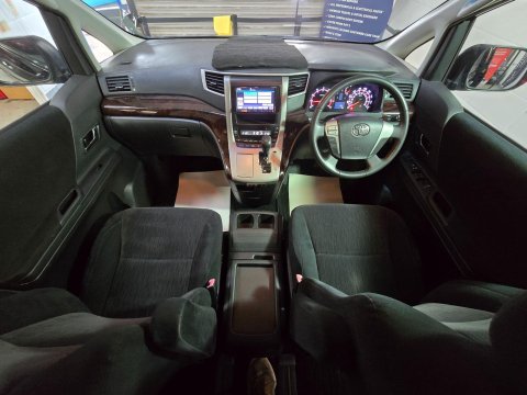 Toyota Vellfire 3