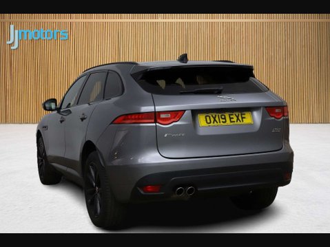 Jaguar F-Pace 2.0 D180 Chequered Flag SUV 5dr Diesel Auto AWD Euro 6 (s/s) (180 ps) 2