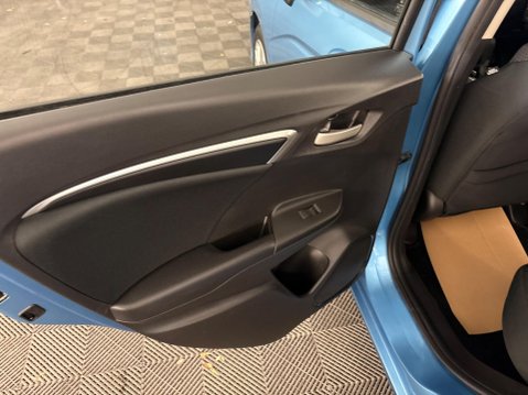 Honda Jazz 1.3 i-VTEC SE Navi CVT Euro 6 (s/s) 5dr 29