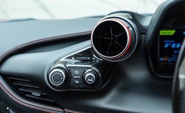 Ferrari F8 Spider 13