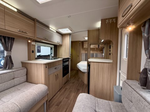 Coachman Vision 560 17