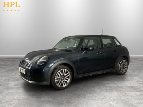 Mini Hatch 1.5C Classic Hatchback 5dr Petrol Steptronic Euro 6 (s/s) (156 ps) Parking 3