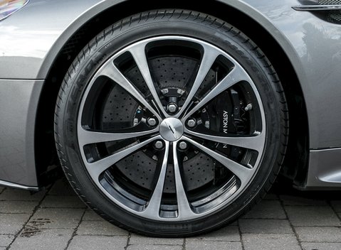 Aston Martin V12 Vantage S 10