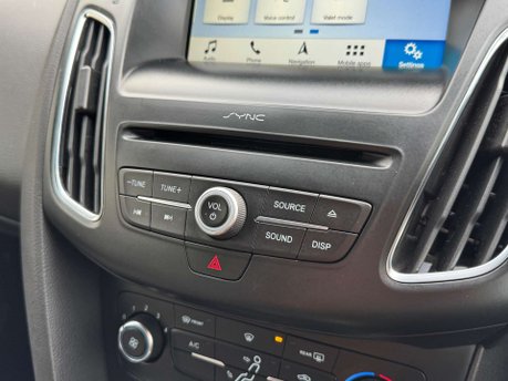 Ford Focus 1.0 Focus ST-Line 5dr 27