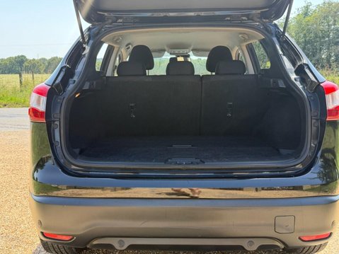 Nissan Qashqai 1.5 dCi N-Connecta SUV 5dr Diesel Manual 2WD Euro 6 (s/s) (110 ps) 1 OWNER 8