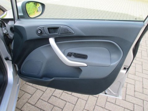 Ford Fiesta 1.4 Zetec 5dr 32