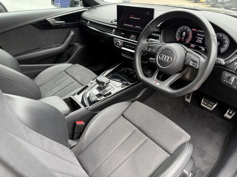 Audi A4 2.0 TFSI 40 Black Edition Estate 5dr Petrol S Tronic Euro 6 (s/s) (204 ps) 2