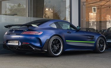 Mercedes-Benz AMG GT R PRO 4