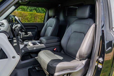 Land Rover Defender D250 X-Dynamic HSE Hard Top Obsidian 9