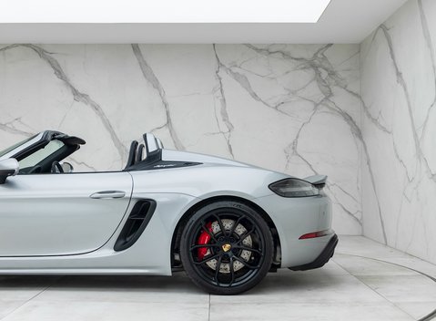 Porsche 718 Boxster Spyder 32