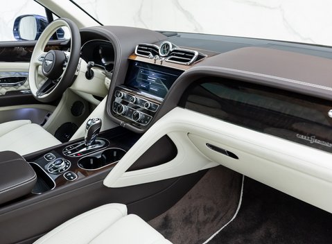 Bentley Bentayga V8 First Edition LHD 24