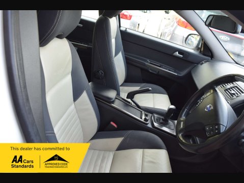 Volvo V50 2.0 V50 R-Design Edition D3 5dr 38