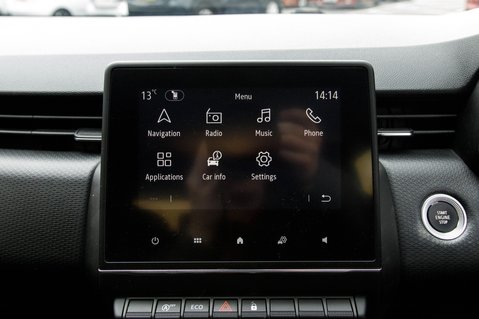 Renault Clio ICONIC TCE 22