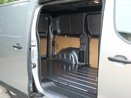 Peugeot Expert Expert 100kW 75kWh Professional Van Auto 5