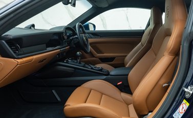 Porsche 911 GT3 TOURING (992) 16