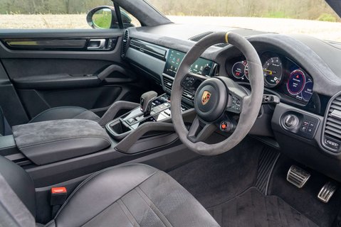 Porsche Cayenne 4.0T V8 TURBO GT 10