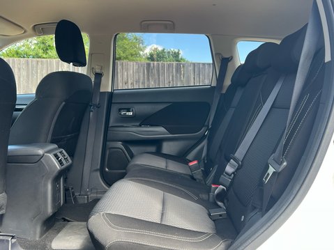 Mitsubishi Outlander PHEV DESIGN 9