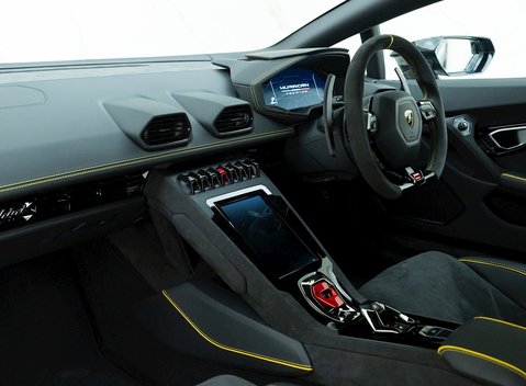 Lamborghini Huracan LP640-2 Tecnica 11