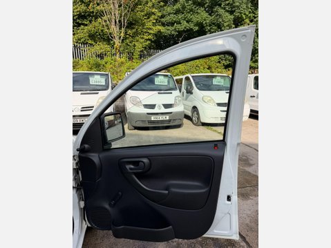 Vauxhall Combo 1.3 CDTi 2000 16v Panel Van 3dr Diesel Manual (134 g/km, 69 bhp) 31