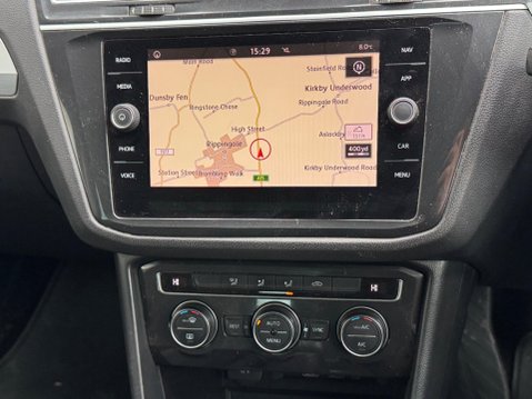 Volkswagen Tiguan 2.0 TDI SE Navigation Euro 6 (s/s) 5dr 9