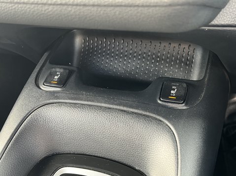 Toyota Corolla 1.8 VVT-i Hybrid Design 5dr CVT 32