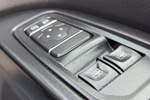 Renault Trafic SL28 Business Plus 130 ps dCi - Twin Side Loading Doors 40