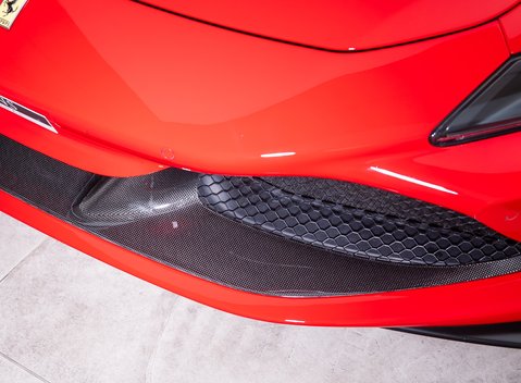 Ferrari F8 SPIDER 30