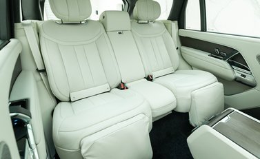 Land Rover Range Rover P440e Autobiography LWB PHEV 12