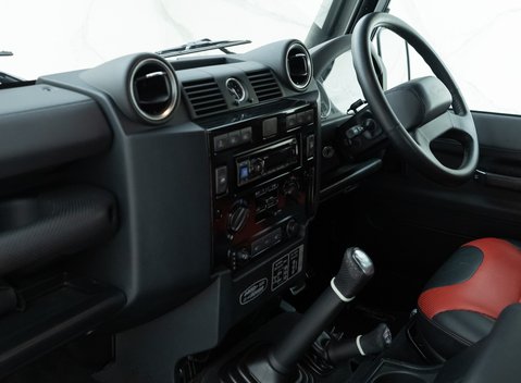 Land Rover Defender 90 Adventure 16