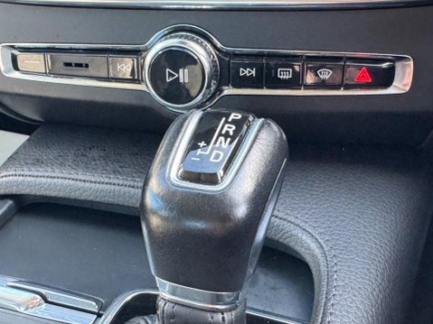 Volvo S90 2.0 T4 Momentum Plus Auto Euro 6 (s/s) 4dr 33