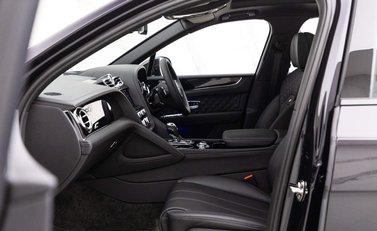 Bentley Bentayga V8 S 11