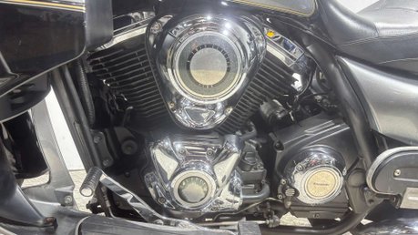 Kawasaki Vulcan 1700 VOYAGER 2010 40K NEW MOT SERVICED LARGE TOURER CRUISER BIKE 41