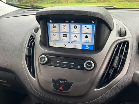 Ford Transit Courier 1.0 LIMITED 99 BHP 28