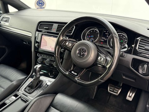 Volkswagen Golf 2.0 Golf R DSG 4WD 5dr 52