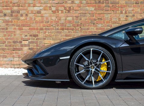 Lamborghini Aventador S LP740-4 30