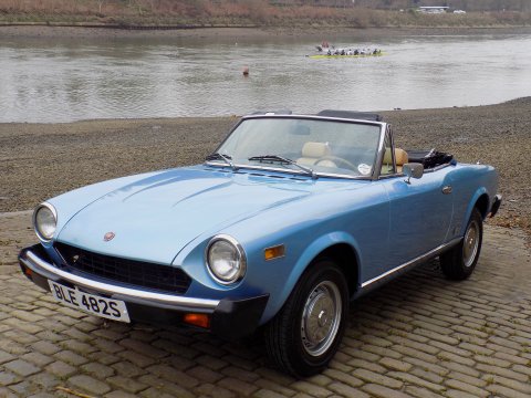 Fiat 124 Spider CS 1800 43