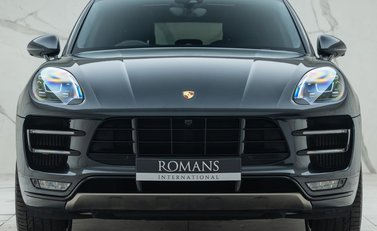 Porsche Macan TURBO 7