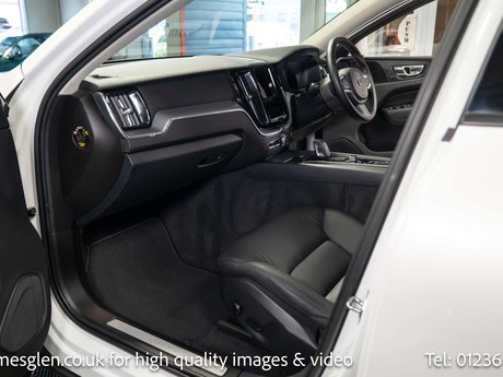 Volvo XC60 2.0 XC60 Momentum B4 MHEV AWD Auto 4WD 5dr 22