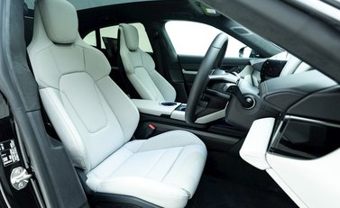 Porsche Taycan Turbo S Cross Turismo 10