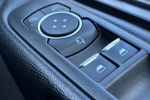 Ford Tourneo Custom 320 130 ps Titanium L2 9 Seater - Automatic 38