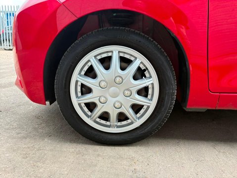 Toyota Aygo 1.0 VVT-i x-play Euro 6 5dr 27